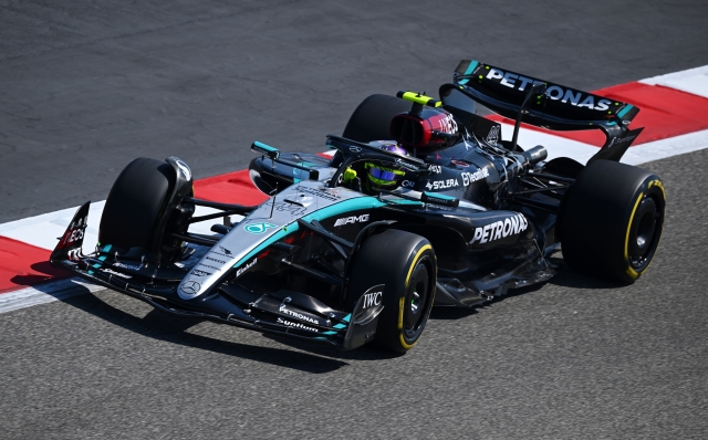 BAHRAIN, BAHRAIN - FEBRUARY 22: Lewis Hamilton of Great Britain driving the (44) Mercedes AMG Petronas F1 Team W15 on track during day two of F1 Testing at Bahrain International Circuit on February 22, 2024 in Bahrain, Bahrain. (Photo by Clive Mason/Getty Images)
