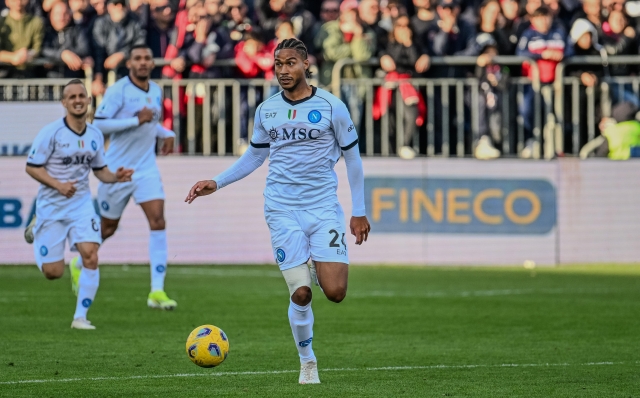 "Foto Gianluca Zuddas/LaPresse 25-02-2024 Cagliari, Italia - Sport, calcio - Cagliari vs Napoli - Campionato italiano di calcio Serie A TIM 2023/2024 - Stadio Unipol Domus. Nella foto:  Jens Cajuste (centrocampista Napoli)  February 25, 2024 Cagliari, Italy - Sport, soccer - Cagliari vs Napoli - Campionato italiano di calcio Serie A TIM 2023/2024 - Unipol Domus Stadium. In the pic:  Jens Cajuste (midfielder Napoli)"