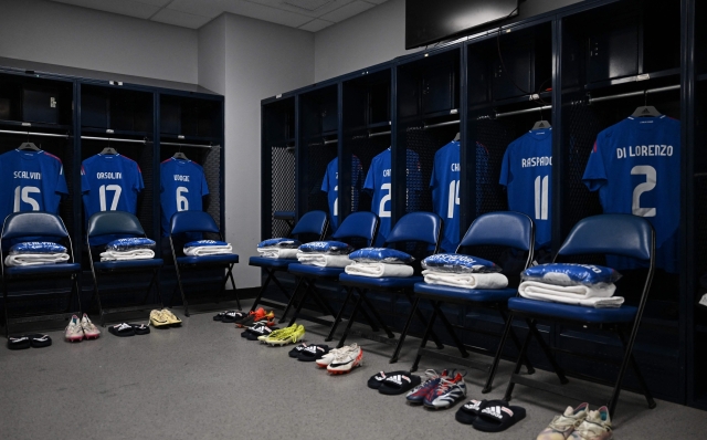HARRISON, NEW JERSEY - MARCH 24: A general view inside the Italy dressing room before the International Friendly match between Ecuador and Italy at Red Bull Arena on March 24, 2024 in Harrison, New Jersey.   Claudio Villa/Getty Images/AFP (Photo by CLAUDIO VILLA / GETTY IMAGES NORTH AMERICA / Getty Images via AFP)