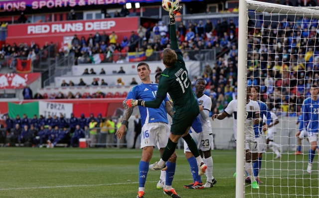 HARRISON, NEW JERSEY - MARCH 24: Javier Burrai #12 of Ecuador makes a save in front of Gianluca Mancini #16 of Italy during the first half at Red Bull Arena on March 24, 2024 in Harrison, New Jersey.   Adam Hunger/Getty Images/AFP (Photo by Adam Hunger / GETTY IMAGES NORTH AMERICA / Getty Images via AFP)