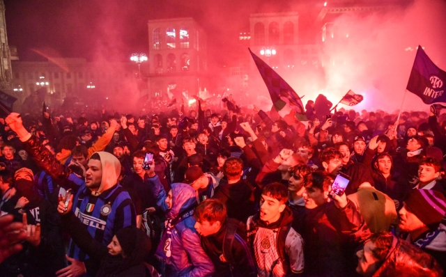 Inter Milan's supporters celebrate winning the 2024 Scudetto championship title for the 20th time at the Piazza del Duomo in central Milan, on April 22, 2024, after Inter Milan won the Italian Serie A football match against AC Milan. ANSA/MATTEO CORNER