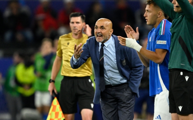 Italy's head coach Luciano Spalletti gestures during the UEFA Euro 2024 Group B football match between Italy and Albania at the BVB Stadion in Dortmund on June 15, 2024. (Photo by INA FASSBENDER / AFP)