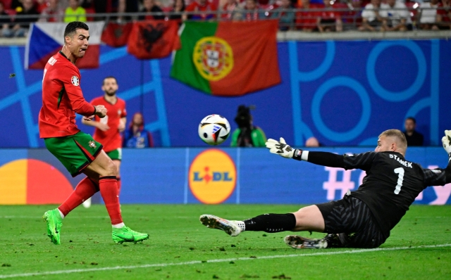Czech Republic's goalkeeper #01 Jindrich Stanek (R) deflects a shot from Portugal's forward #07 Cristiano Ronaldo (L) during the UEFA Euro 2024 Group F football match between Portugal and the Czech Republic at the Leipzig Stadium in Leipzig on June 18, 2024. (Photo by JOHN MACDOUGALL / AFP)