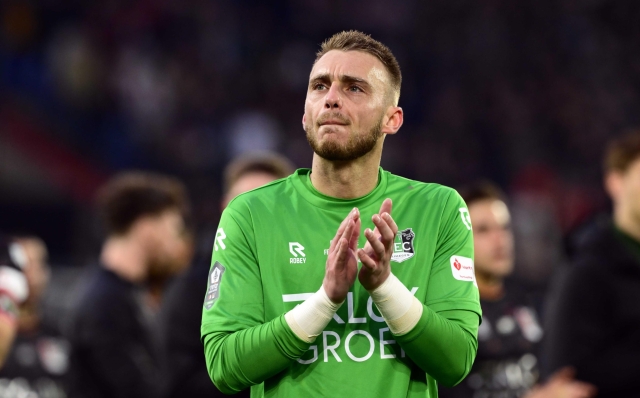 epa11292638 NEC Nijmegen goalkeeper Jasper Cillessen reacts after losing the KNVB Cup final match against Feyenoord Rotterdam at Feyenoord Stadium de Kuip in Rotterdam, Netherlands, 21 April 2024.  EPA/MAURICE VAN STEEN