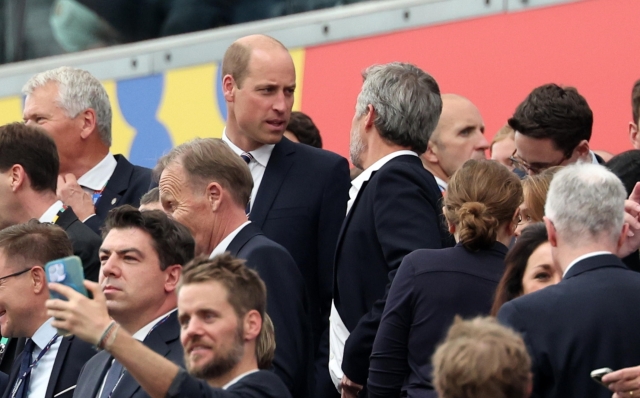 epa11425748 William, Prince of Wales (C-L, top) speaks with King Frederik X of Denmark (C-R, top) ahead of the UEFA EURO 2024 group C match between Denmark and England, in Frankfurt Main, Germany, 20 June 2024.  EPA/ABEDIN TAHERKENAREH