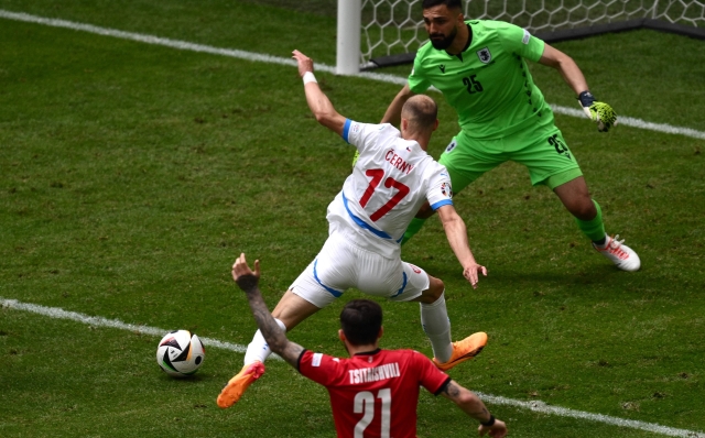 Czech Republic's forward #17 Vaclav Cerny (C) fights for the ball with Georgia's midfielder #21 Giorgi Tsitaishvili (FRONT) and Georgia's goalkeeper #25 Giorgi Mamardashvili during the UEFA Euro 2024 Group F football match between Georgia and the Czech Republic at the Volksparkstadion in Hamburg on June 22, 2024. (Photo by Christophe SIMON / AFP)