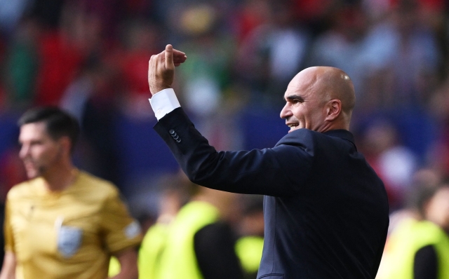 Portugal's head coach Roberto Martinez gestures during the UEFA Euro 2024 Group F football match between Turkey and Portugal at the BVB Stadion in Dortmund on June 22, 2024. (Photo by PATRICIA DE MELO MOREIRA / AFP)