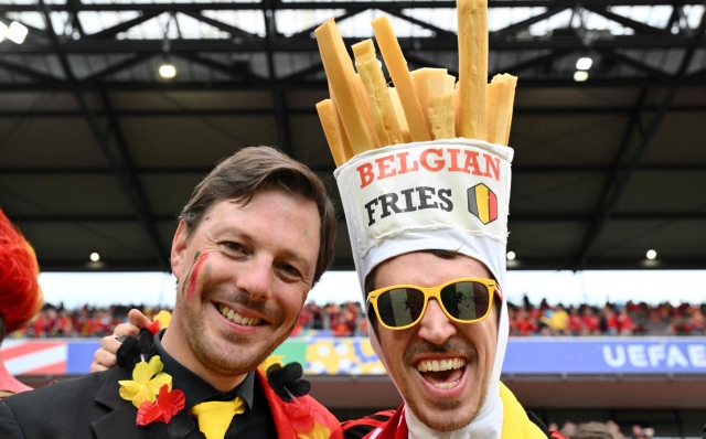 TOPSHOT - Belgium's supporters pose for pictures before the start of the UEFA Euro 2024 Group E football match between Belgium and Romania at the Cologne Stadium in Cologne on June 22, 2024. (Photo by Alberto PIZZOLI / AFP)