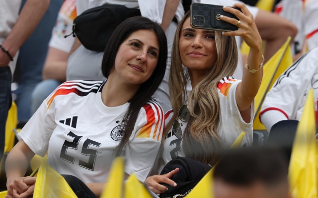 epa11432630 Germany supporters pose for a selfie prior the UEFA EURO 2024 group A soccer match between Switzerland and Germany, in Frankfurt am Main, Germany, 23 June 2024.  EPA/CHRISTOPHER NEUNDORF