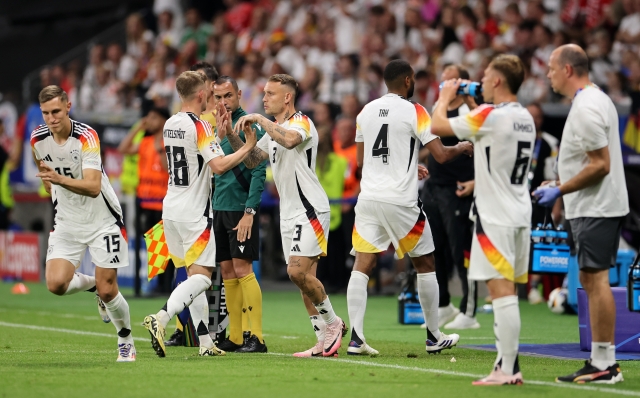 FRANKFURT AM MAIN, GERMANY - JUNE 23: Maximilian Mittelstaedt of Germany shakes hands with David Raum as he leaves the field whilst being substituted during the UEFA EURO 2024 group stage match between Switzerland and Germany at Frankfurt Arena on June 23, 2024 in Frankfurt am Main, Germany. (Photo by Alex Grimm/Getty Images)