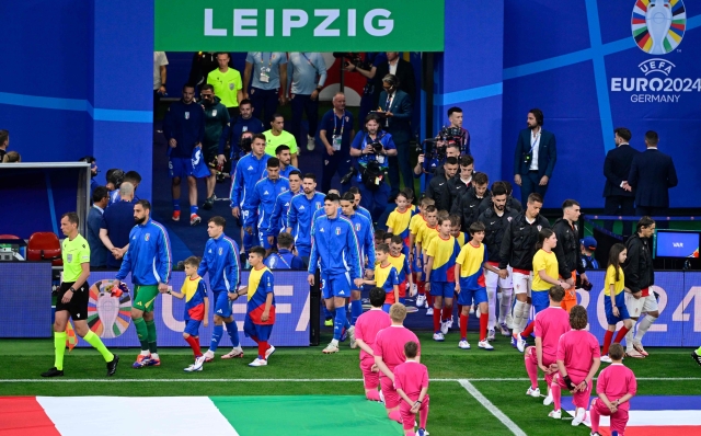 Players arrive on the pitch during the UEFA Euro 2024 Group B football match between Croatia and Italy at the Leipzig Stadium in Leipzig on June 24, 2024. (Photo by JOHN MACDOUGALL / AFP)