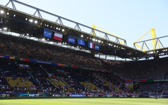 epa11436428 A general overview of the Signal Iduna Park stadium in Dortmund ahead of the UEFA EURO 2024 group D soccer match between Poland and France, in Dortmund, Germany, 25 June 2024.  EPA/Leszek Szymanski POLAND OUT