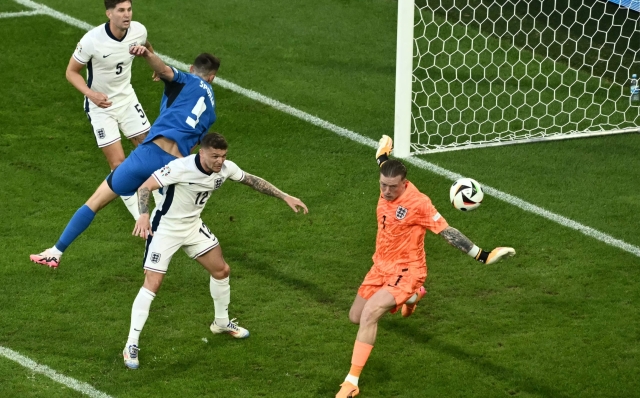 Slovenia's forward #09 Andraz Sporar (2L) attemps to head the ball next to England's defender #12 Kieran Trippier (2R) and England's forward #09 Harry Kane (R) during the UEFA Euro 2024 Group C football match between England and Slovenia at the Cologne Stadium in Cologne on June 25, 2024. (Photo by Angelos Tzortzinis / AFP)