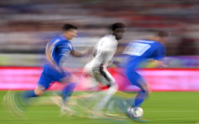 England's forward #07 Bukayo Saka runs with the ball during the UEFA Euro 2024 Group C football match between England and Slovenia at the Cologne Stadium in Cologne on June 25, 2024. (Photo by Kirill KUDRYAVTSEV / AFP)