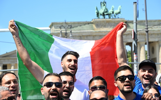 Italy's supporters gathered in the central area of the city ahead of the round of sixteen UEFA EURO 2024 soccer match between Italy and Switzeland at Olympiastadion in Berlin, Germany, 29 June 2024. ANSA/DANIEL DAL ZENNARO
