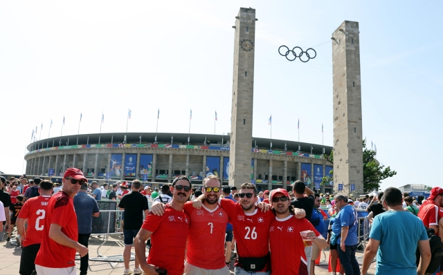 epa11444875 Fans of Switzerland pose in front of the stadium prior to the UEFA EURO 2024 Round of 16 soccer match between Switzerland and Italy, in Berlin, Germany, 29 June 2024.  EPA/MOHAMED MESSARA