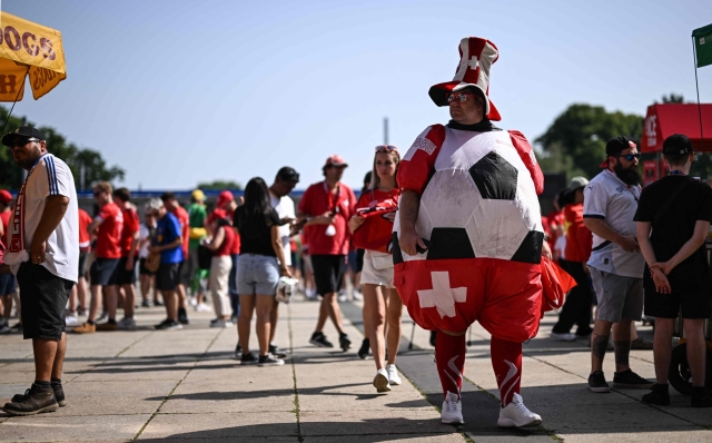 A Switzerland's supporter wearing a costume arrives at the stadium ahead of the UEFA Euro 2024 round of 16 football match between Switzerland and Italy at the Olympiastadion Berlin in Berlin on June 29, 2024. (Photo by Kirill KUDRYAVTSEV / AFP)