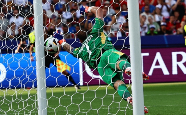 epa11445433 Goalkeeper Gianluigi Donnarumma of Italy makes a save during the UEFA EURO 2024 Round of 16 soccer match between Switzerland and Italy, in Berlin, Germany, 29 June 2024.  EPA/FILIP SINGER