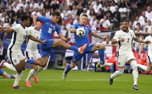Slovakia's David Strelec (18) controls the ball in the air during a round of sixteen match between England and Slovakia at the Euro 2024 soccer tournament in Gelsenkirchen, Germany, Sunday, June 30, 2024. (AP Photo/Ariel Schalit)