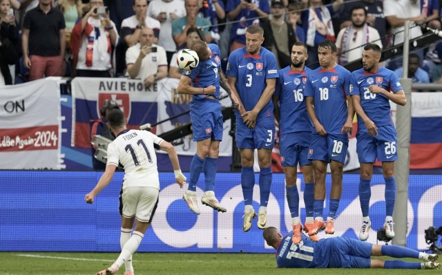 Slovakia's Peter Pekarik blocks a shot from England's Phil Foden, left, during a round of sixteen match between England and Slovakia at the Euro 2024 soccer tournament in Gelsenkirchen, Germany, Sunday, June 30, 2024. (AP Photo/Thanassis Stavrakis)