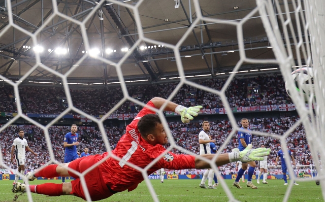 Slovakia's goalkeeper #01 Martin Dubravka dives for the ball during the UEFA Euro 2024 round of 16 football match between England and Slovakia at the Arena AufSchalke in Gelsenkirchen on June 30, 2024. (Photo by ADRIAN DENNIS / AFP)