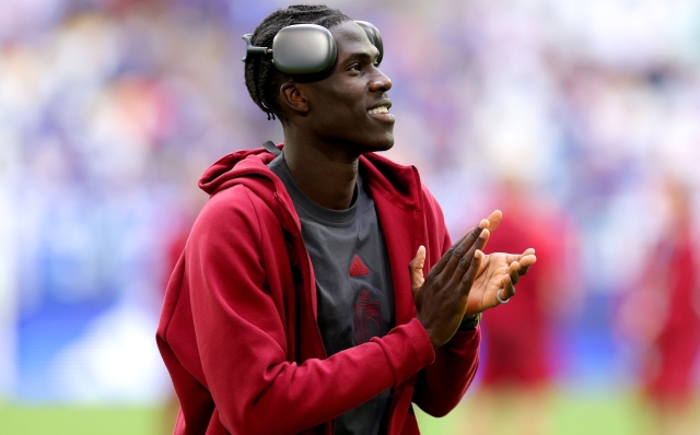 DUSSELDORF, GERMANY - JULY 01: Amadou Onana of Belgium applauds the fans as he inspects the pitch prior to the UEFA EURO 2024 round of 16 match between France and Belgium at Düsseldorf Arena on July 01, 2024 in Dusseldorf, Germany. (Photo by Alex Livesey/Getty Images)