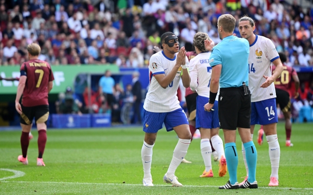DUSSELDORF, GERMANY - JULY 01: Kylian Mbappe of France reacts after Aurelien Tchouameni of France (not pictured) is shown a yellow card by Referee Glenn Nyberg during the UEFA EURO 2024 round of 16 match between France and Belgium at Düsseldorf Arena on July 01, 2024 in Dusseldorf, Germany. (Photo by Clive Mason/Getty Images)