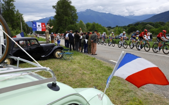 epa11454711 Spectators line up on the side of the road to watch the peloton in action during the fifth stage of the 2024 Tour de France cycling race over 177km from Saint-Jean-de-Maurienne to Saint Vulbas, France, 03 July 2024.  EPA/KIM LUDBROOK