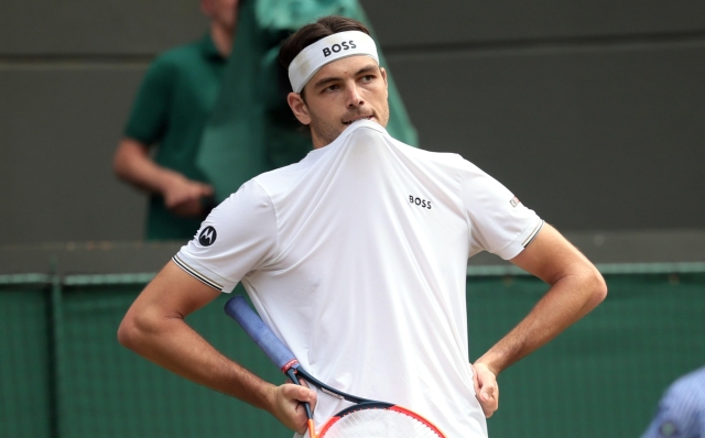 epa11470511 Taylor Fritz of the USA reacts during the Men's quarterfinal match against Lorenzo Musetti of Italy at the Wimbledon Championships, Wimbledon, Britain, 10 July 2024.  EPA/TIM IRELAND  EDITORIAL USE ONLY EDITORIAL USE ONLY