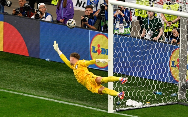 Netherlands' goalkeeper #01 Bart Verbruggen dives for the ball during the UEFA Euro 2024 semi-final football match between the Netherlands and England at the BVB Stadion in Dortmund on July 10, 2024. (Photo by INA FASSBENDER / AFP)