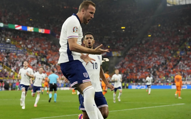 England's Harry Kane celebrates after scoring his sides first goal during a semifinal match between the Netherlands and England at the Euro 2024 soccer tournament in Dortmund, Germany, Wednesday, July 10, 2024. (AP Photo/Frank Augstein)
