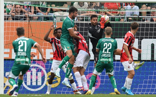 VIENNA, AUSTRIA - JULY 20:  Marco Sportiello of AC Milan in action during the Pre-season Friendly match between SK Rapid Wien and AC Milan at Allianz Stadion on July 20, 2024 in Vienna, Austria. (Photo by Claudio Villa/AC Milan via Getty Images)