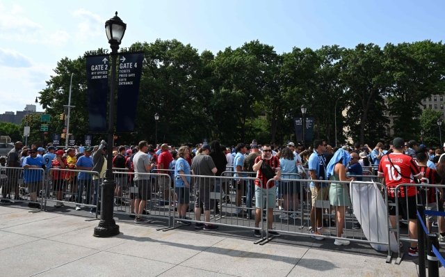 NEW YORK, NEW YORK - JULY 27: Fans stand in line to access the stadium prior to a Pre-Season Friendly match between Manchester City and AC Milan at Yankee Stadium on July 27, 2024 in New York City.   Drew Hallowell/Getty Images/AFP (Photo by Drew Hallowell / GETTY IMAGES NORTH AMERICA / Getty Images via AFP)