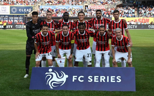 NEW YORK, NEW YORK - JULY 27: Players of AC Milan pose for a team photo prior to a Pre-Season Friendly match between Manchester City and AC Milan at Yankee Stadium on July 27, 2024 in New York City.   Drew Hallowell/Getty Images/AFP (Photo by Drew Hallowell / GETTY IMAGES NORTH AMERICA / Getty Images via AFP)