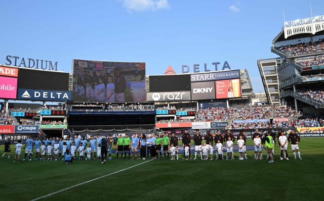 NEW YORK, NEW YORK - JULY 27: Manchester City and AC MIlan players pose prior to a Pre-Season Friendly match between Manchester City and AC Milan at Yankee Stadium on July 27, 2024 in New York City.   Drew Hallowell/Getty Images/AFP (Photo by Drew Hallowell / GETTY IMAGES NORTH AMERICA / Getty Images via AFP)