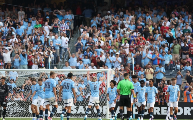 Manchester City's Norwegian striker #09 Erling Haaland (C) celebrates after scoring a goal during a pre-season club friendly football match between Manchester City and AC Milan at Yankee Stadium in New York on July 27, 2024. (Photo by Charly TRIBALLEAU / AFP)