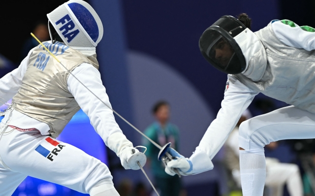 France's Maxime Pauty (L) competes against Italy's Tommaso Marini in the men's foil individual round of 16 bout during the Paris 2024 Olympic Games at the Grand Palais in Paris, on July 29, 2024. (Photo by Fabrice COFFRINI / AFP)