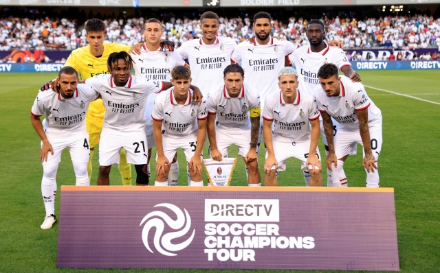 CHICAGO, ILLINOIS - JULY 31: AC Milan players pose for the team photo prior to a Pre-Season Friendly match between AC Milan and Real Madrid at Soldier Field Stadium on July 31, 2024 in Chicago, Illinois.   Justin Casterline/Getty Images/AFP (Photo by Justin Casterline / GETTY IMAGES NORTH AMERICA / Getty Images via AFP)