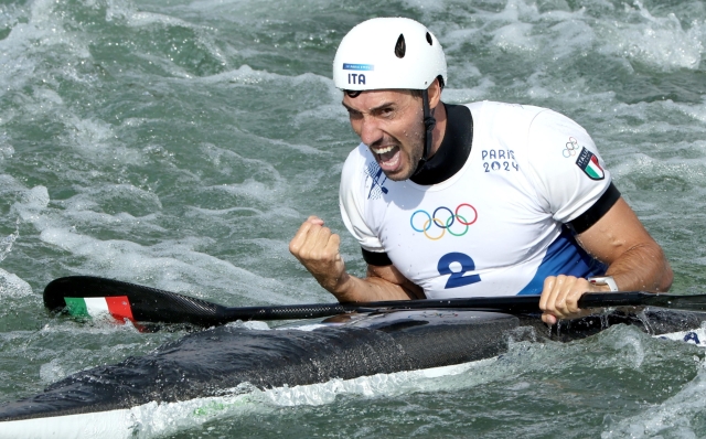 epa11516193 Giovanni de Gennaro of Italy celebrates after his run in the final of the Men Kayak Single competition in the Paris 2024 Olympic Games at the Vaires-sur-Marne Nautical Stadium, in Vaires-sur-Marne, France, 01 August 2024.  EPA/MAXIM SHIPENKOV