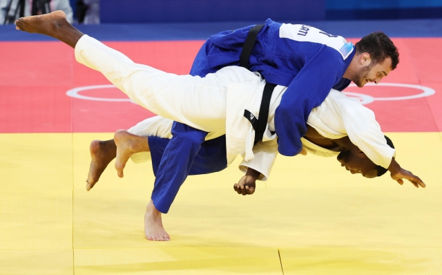 epa11522015 Maxime-Gael Ngayap Hambou of France (white) and Christian Parlati of Italy (blue) in action during their Mixed Team semifinals of the Judo competitions in the Paris 2024 Olympic Games, at the Champs-de-Mars Arena in Paris, France, 03 August 2024.  EPA/DANIEL IRUNGU