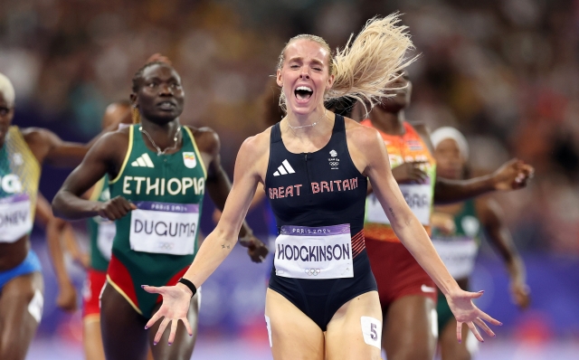 PARIS, FRANCE - AUGUST 05: Gold medalist Keely Hodgkinson of Team Great Britain celebrates during the Women's 800m Final on day ten of the Olympic Games Paris 2024 at Stade de France on August 05, 2024 in Paris, France. (Photo by Christian Petersen/Getty Images)