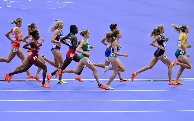 Athletes compete in the women's 1500m heat of the athletics event at the Paris 2024 Olympic Games at Stade de France in Saint-Denis, north of Paris, on August 6, 2024. (Photo by Martin  BERNETTI / AFP)