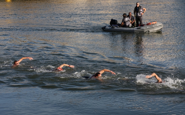 epa11538664 (L-R) Marc-antoine Olivier of France, Kristof Rasovszky of Hungary, Domenico Acerenza and Gregorio Paltrinieri of Italy compete during the Men's 10km Marathon Swimming final of the Marathon Swimming competitions in the Paris 2024 Olympic Games, at the Pont Alexadre III in Paris, France, 09 August 2024.  EPA/DANIEL IRUNGU