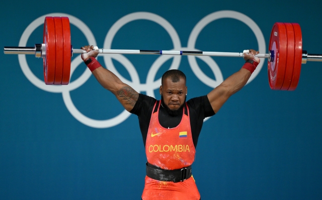 PARIS, FRANCE - AUGUST 09: Yeison Lopez of Team Colombia performs a snatch during the Weightlifting Men's 89kg on day fourteen of the Olympic Games Paris 2024 at South Paris Arena on August 09, 2024 in Paris, France. (Photo by David Ramos/Getty Images)