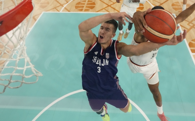 Johannes Thiemann (32), of Germany fopuls Filip Petrusev (3), of Serbia during a men's bronze medal basketball game at Bercy Arena at the 2024 Summer Olympics, Saturday, Aug. 10, 2024, in Paris, France. (AP Photo/Mark J. Terrill, Pool)    Associated Press / LaPresse Only italy and Spain