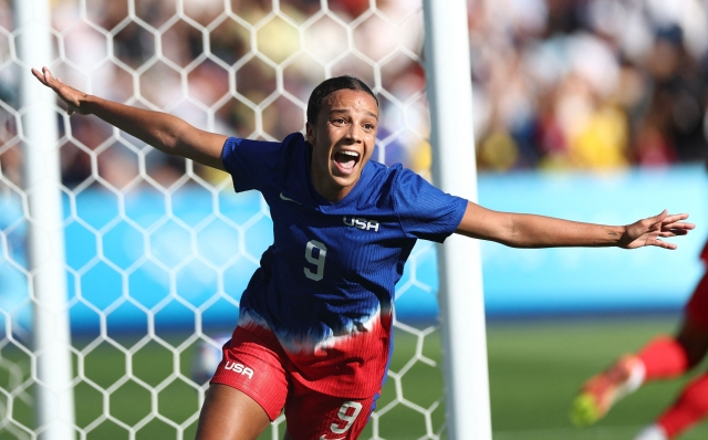 US' forward #09 Mallory Swanson celebrates scoring the opening goal in the women's gold medal final football match between Brazil and US during the Paris 2024 Olympic Games at the Parc des Princes in Paris on August 10, 2024. (Photo by Franck FIFE / AFP)