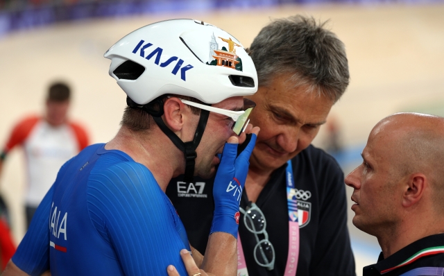 PARIS, FRANCE - AUGUST 10: Silver medalist Elia Viviani of Team Italy reacts after the Men's Madison Final on day fifteen of the Olympic Games Paris 2024 at Saint-Quentin-en-Yvelines Velodrome on August 10, 2024 in Paris, France. (Photo by Jared C. Tilton/Getty Images)