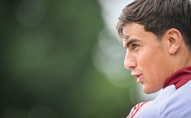 BURTON UPON TRENT, ENGLAND - AUGUST 07: AS Roma player Paulo Dybala during a training session at St George's Park on August 07, 2024 in Burton upon Trent, England.  (Photo by Fabio Rossi/AS Roma via Getty Images)