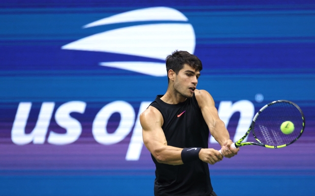 NEW YORK, NEW YORK - AUGUST 27: Carlos Alcaraz of Spain returns against Li Tu of Australia during their Men's Singles First Round match on Day Two of the 2024 US Open at the USTA Billie Jean King National Tennis Center on August 27, 2024 in the Flushing neighborhood of the Queens borough of New York City.   Sarah Stier/Getty Images/AFP (Photo by Sarah Stier / GETTY IMAGES NORTH AMERICA / Getty Images via AFP)