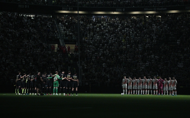 observe a minute of silence in honor of Sven Goran Eriksson during the Serie A soccer match between Juventus and Roma at the Allianz Stadium in Turin, north west Italy - Sunday, September 01, 2024. Sport - Soccer . (Photo by Marco Alpozzi/Lapresse)